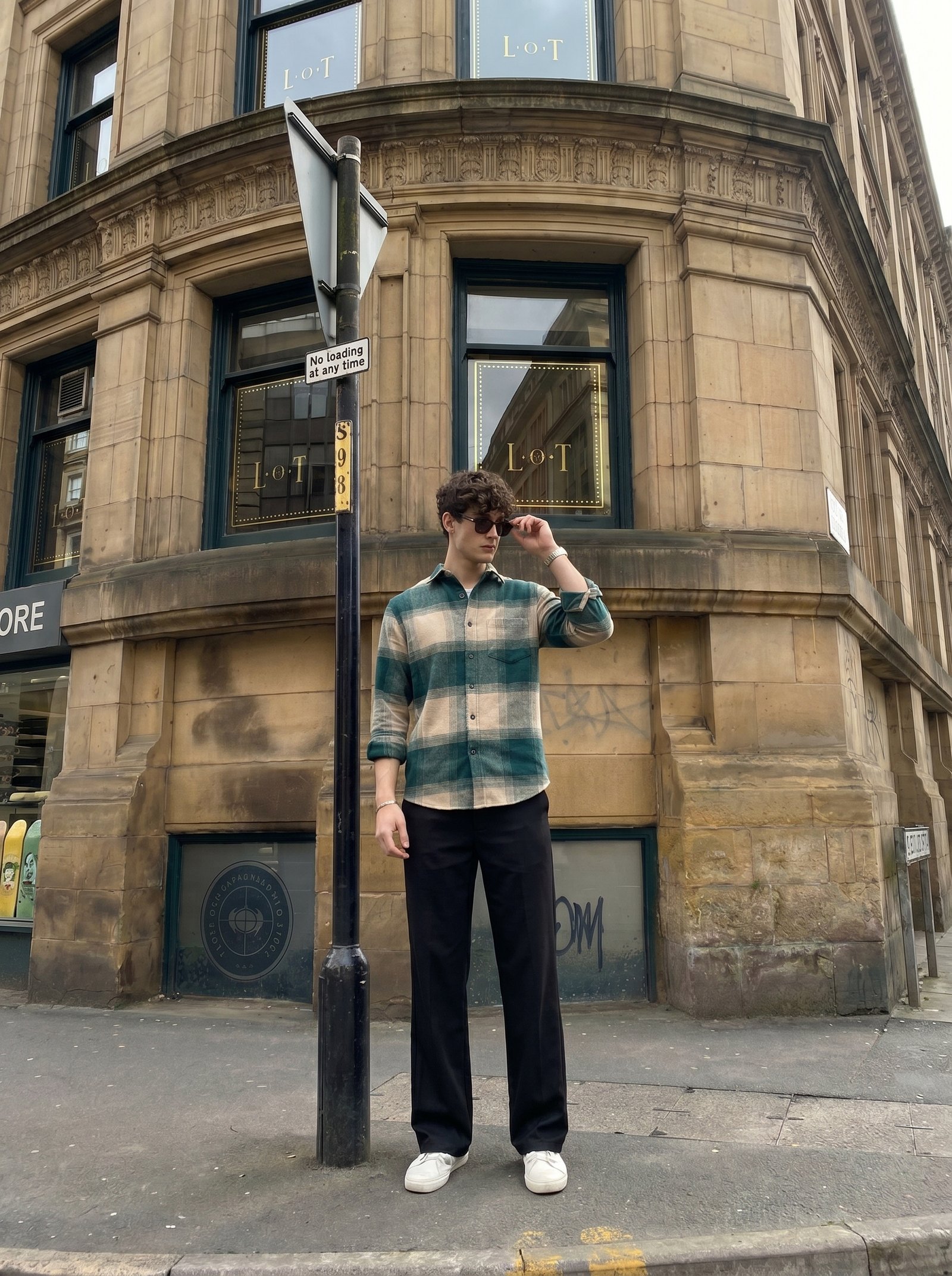 AI Urban Walk Staging